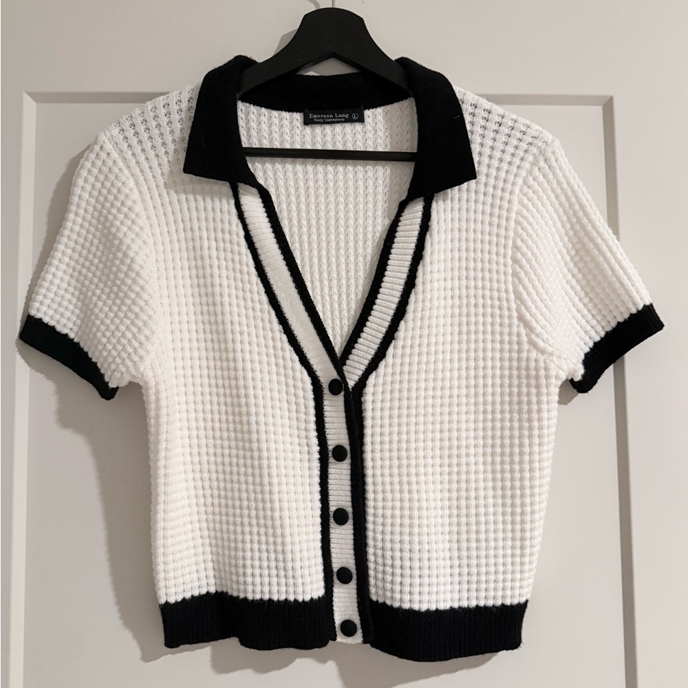 Black and White Textured knit sweater short sleeve